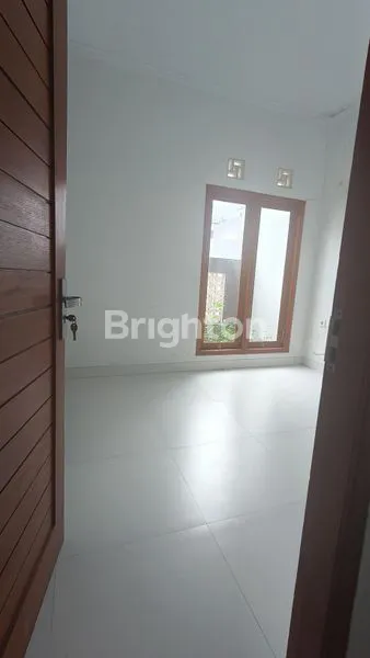 image RUMAH 1 LANTAI NON FURNISHED DALAM CLUSTER PERUMAHAN LOKASI TENANG AMAN DAN NYAMAN DITENGAH KOTA DENPASAR DIAREA RENON (6)