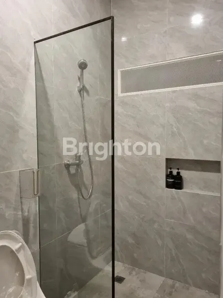 image DIJUAL RUMAH REGENCY ONE BAGUS MINIMALIS, FULL INTERIOR MEWAH, SANGAT SIAP HUNI, DEKAT PERUMAHAN NIRWANA EXECUTIVE  (5)