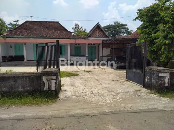 TANAH LUAS 1400M² & RUMAH KLASIK DI TULUNGAGUNG