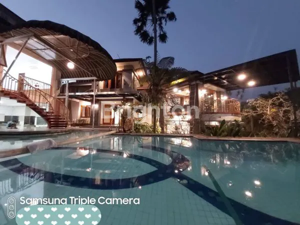 image FULLY FURNISHED RUMAH DI  JALAN BUKIT IDAMAN BANDUNG, KONDISI SANGAT TERAWAT SANGAT TERAWAT DENGAN FASILITAS LENGKAP (KOLAM RENANG + RUANG FITNESS + RUANG MEETING + GAZEBO)  (3)