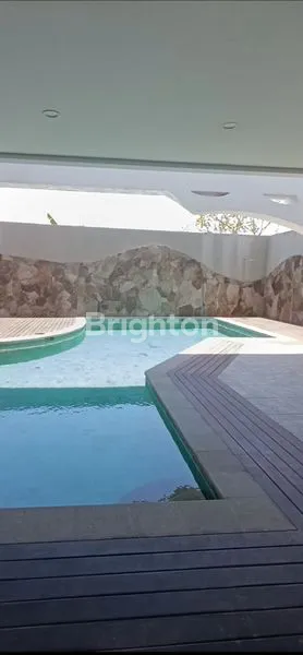 image GEDUNG KOMERSIAL EKSKLUSIF DI PINGGIR PANTAI PADANGGALAK – LOKASI STRATEGIS & SIAP KEMBANGKAN BISNIS ANDA! (8)