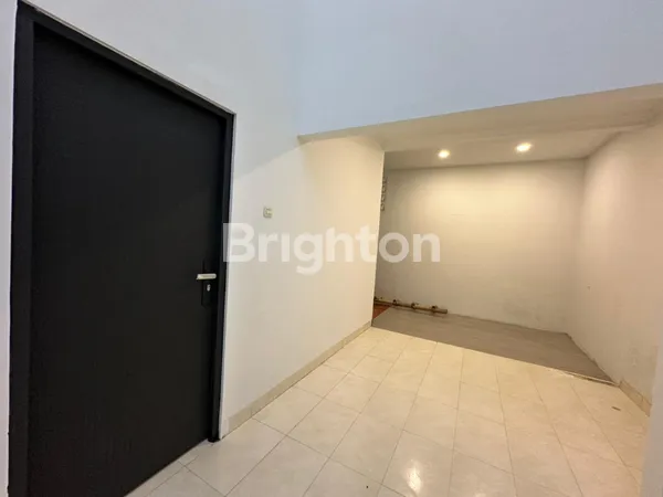 image RUMAH SIAP HUNI FULL RENOVASI DI RAFFLES HILLS CIBUBUR – DEKAT LRT & TRANS STUDIO MALL (2)