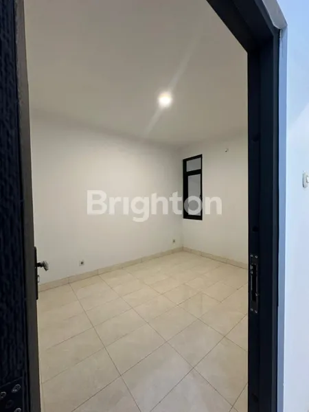 image RUMAH SIAP HUNI FULL RENOVASI DI RAFFLES HILLS CIBUBUR – DEKAT LRT & TRANS STUDIO MALL (5)