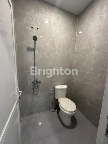 image RUMAH SIAP HUNI FULL RENOVASI DI RAFFLES HILLS CIBUBUR – DEKAT LRT & TRANS STUDIO MALL (8)