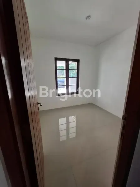 image  RUMAH THE GAYUNGSARI DEKAT MASJID BESAR MASJID AGUNG, DEKAT SEKOLAH, DEKAT MALL 	 (6)