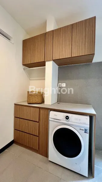 image RUMAH SIAP HUNI FULL FURNISHED SIAP HUNI DI TENGAH KOTA SOLO (3)