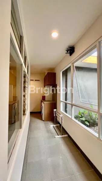 image RUMAH SIAP HUNI FULL FURNISHED SIAP HUNI DI TENGAH KOTA SOLO (7)