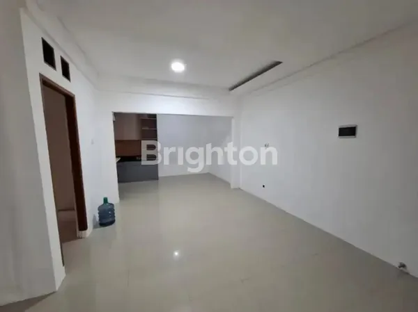 image  RUMAH THE GAYUNGSARI DEKAT MASJID BESAR MASJID AGUNG, DEKAT SEKOLAH, DEKAT MALL 	 (5)