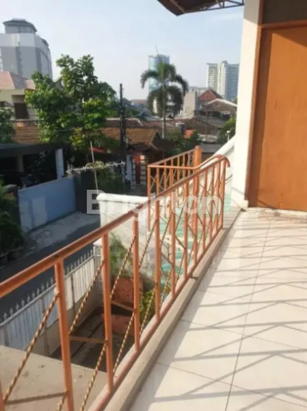 image RUMAH KOST 2 LANTAI LINGKUNGAN AMAN NYAMAN SLIPI JAKARTA BARAT (7)