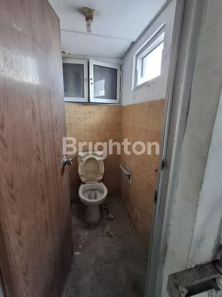 image RUKO 3,5 LANTAI DISEWAKAN DI IMAM BONJOL. SIAP PAKAI & LOKASI STRATEGIS (8)