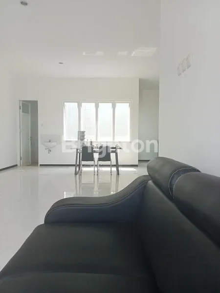 image RUMAH 2 LANTAI, SHM, HADAP TIMUR SELATAN (4)