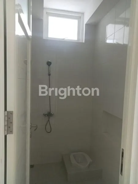 image RUMAH 2 LANTAI, SHM, HADAP TIMUR SELATAN (5)