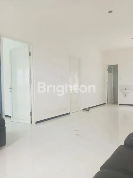 image RUMAH 2 LANTAI, SHM, HADAP TIMUR SELATAN (3)