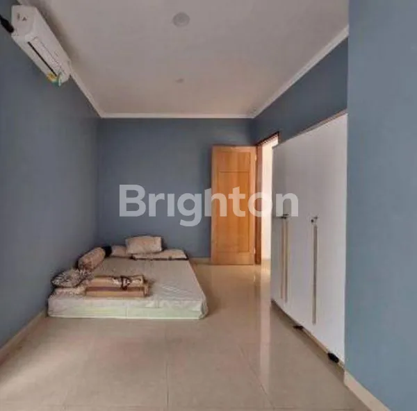 image DIJUAL RUMAH 2 LANTAI LOKASI STRATEGIS (7)