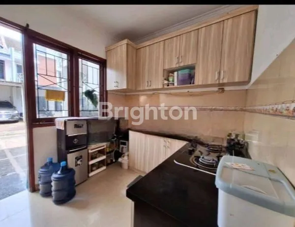 image DIJUAL RUMAH 2 LANTAI LOKASI STRATEGIS (4)