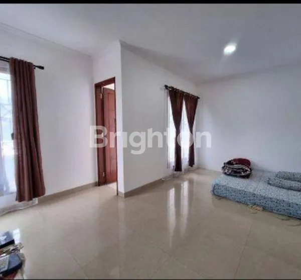 image DIJUAL RUMAH 2 LANTAI LOKASI STRATEGIS (5)