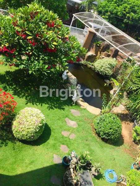 image RUMAH MEWAH 2,5 LANTAI SIAP HUNI LOKASI HOOK, TAMAN LUAS & ASRI (2)