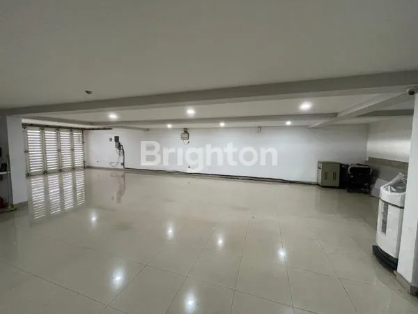 image RUMAH MEWAH 4 LANTAI DI VILLA ARTHA GADING JAKARTA UTARA (8)