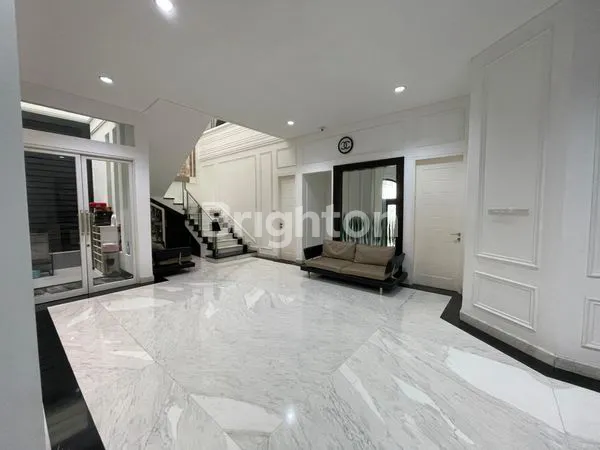 image RUMAH MEWAH 4 LANTAI DI VILLA ARTHA GADING JAKARTA UTARA (3)