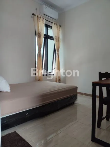 image DIKONTRAKAN RUMAH 2 LANTAI KAMPUNG INGGRIS PARE (3)