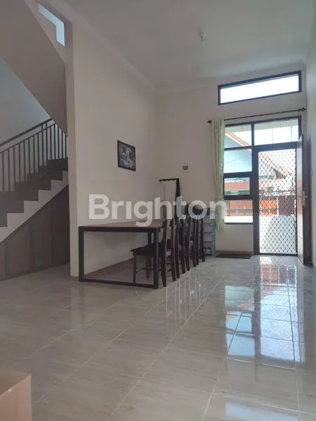 image DIKONTRAKAN RUMAH 2 LANTAI KAMPUNG INGGRIS PARE (1)