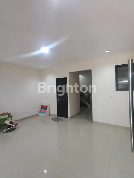 image RUMAH DI JAKARTA GARDEN CITY JGC CAKUNG SEMI FURNISH (3)