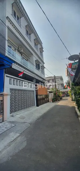 image RUMAH SUNTER AGUNG 3LT ADA KOLAM RENANG ROW 2 MOBIL UK 10X15 SHM HADAP TIMUR (8)