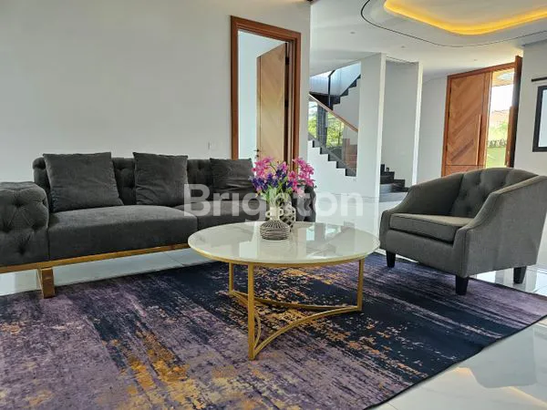 image TROPICAL HOUSE WITH WATERFALL (4)