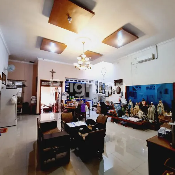 image RUMAH MEWAH DI KOTA SOLO DEKAT GRAHA SABA BUANA (3)