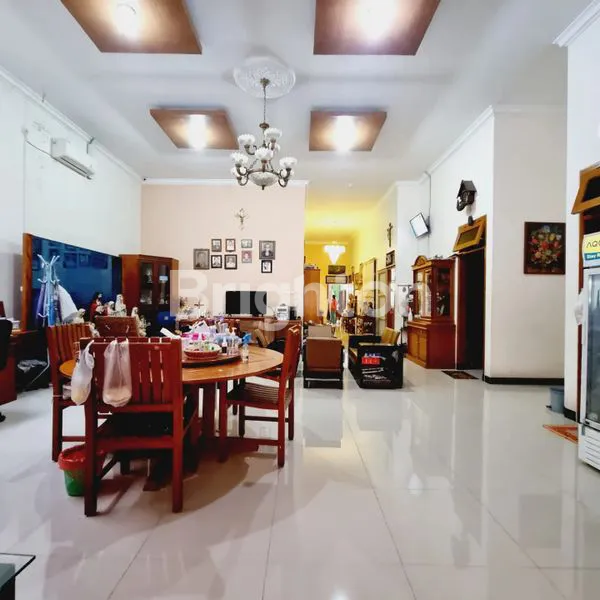 image RUMAH MEWAH DI KOTA SOLO DEKAT GRAHA SABA BUANA (2)