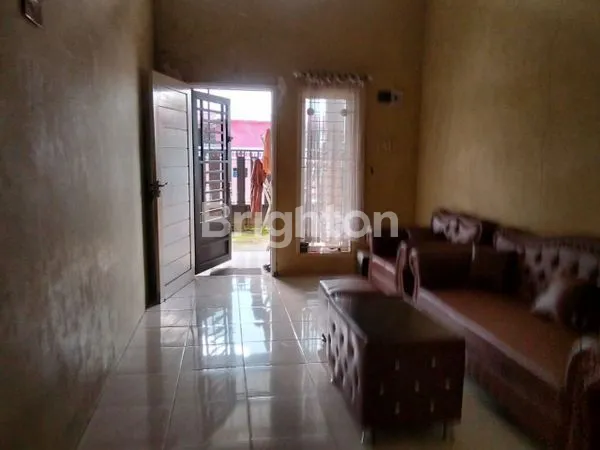 image RUMAH BERSERTIFIKAT DENGAN HARGA MURAH SIAP HUNI DI DALAM KOMPLEK MEDAN JOHOR (2)