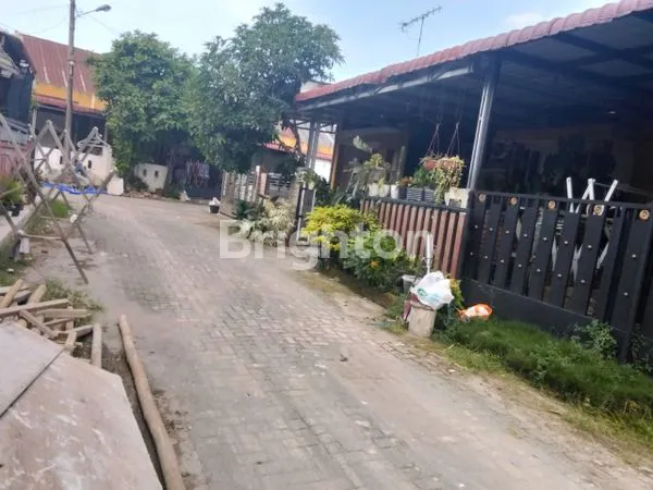 image RUMAH BERSERTIFIKAT DENGAN HARGA MURAH SIAP HUNI DI DALAM KOMPLEK MEDAN JOHOR (4)