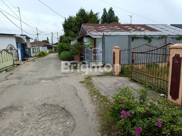 image MILIKI SEGERA RUMAH BESAR DENGAN HALAMAN LUAS SIAP HUNI DI TEBING TINGGI (5)