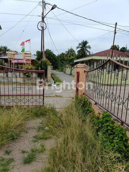 image MILIKI SEGERA RUMAH BESAR DENGAN HALAMAN LUAS SIAP HUNI DI TEBING TINGGI (3)