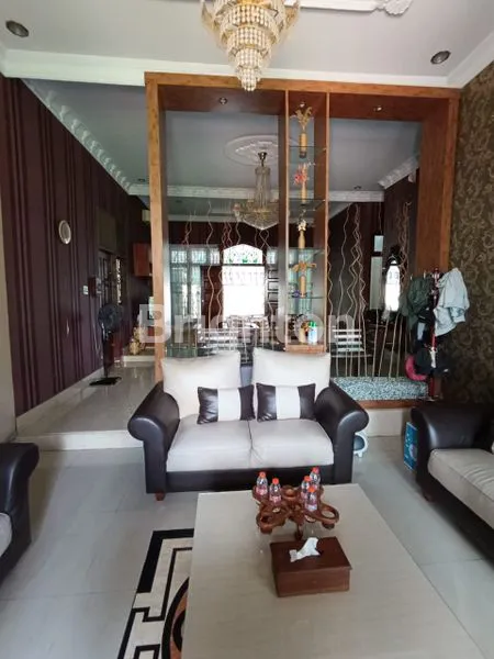 image RUMAH MEWAH FULL FURNISHED INI MEMILIKI KOLAM RENANG PRIBADI BERADA DI KAWASAN PERUMAHAN STELLA RAYA SIMPANG SELAYANG MEDAN TUNTUNGAN (6)