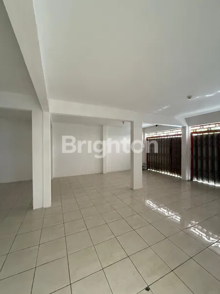 image 4 RUKO JEJER DI DUKUH PAKIS 5, SURABAYA BARAT JAWA TIMUR. DEKAT MALL ROYAL PLAZA, RS MAYAPADA, RS MITRA KELUARGA, KAWASAN BISNIS, DEKAT PINTU MASUK TOLL. NOL JALAN RAYA, STRATEGIS AREA. (3)