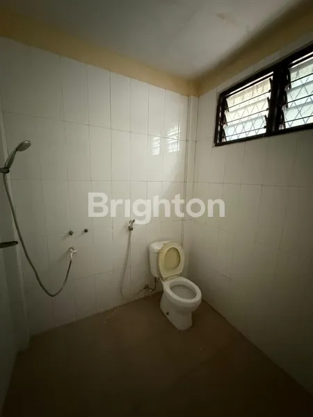 image 4 RUKO JEJER DI DUKUH PAKIS 5, SURABAYA BARAT JAWA TIMUR. DEKAT MALL ROYAL PLAZA, RS MAYAPADA, RS MITRA KELUARGA, KAWASAN BISNIS, DEKAT PINTU MASUK TOLL. NOL JALAN RAYA, STRATEGIS AREA. (5)