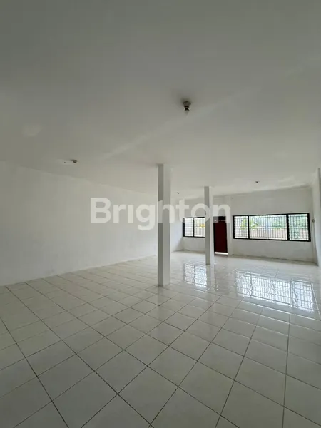 image RUKO 4 JEJER, AREA KOMERSIL STRATEGIS DI DUKUH PAKIS SURABAYA BARAT JAWA TIMUR. PUSAT KULINER DAN KAWASAN BISNIS. DEKAT TOLL SATELIT, CITRALAND, CIPUTRA WORLD MALL. AREA TENGAH KOTA. (3)