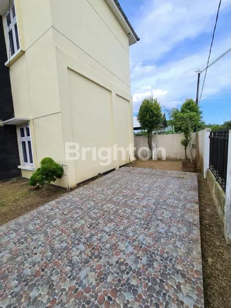 image DIJUAL RUMAH 2 LANTAI SIAP HUNI DI SAMARINDA (8)