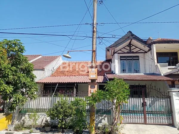 image RUMAH LUAS & NYAMAN DI RUNGKUT ASRI UTARA – 1,5 LANTAI, HADAP UTARA, SIAP RENOV, HARGA NEGO! (1)