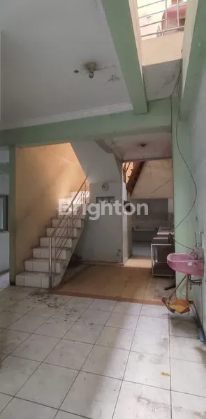 image RUKO 2,5 LANTAI DEKAT PASAR NUSUKAN SURAKARTA (6)