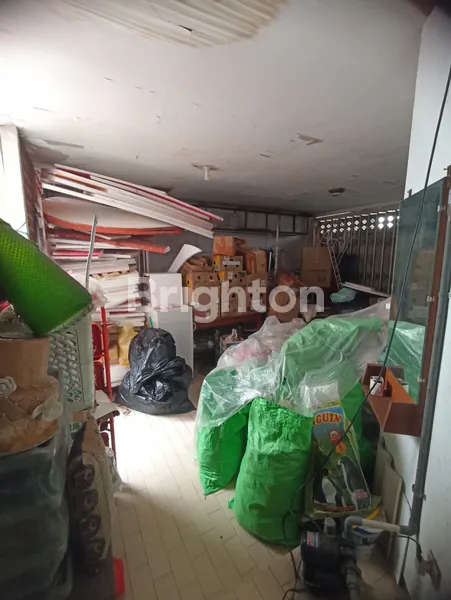 image  RUMAH LAMA 1 LANTAI MANYAR KERTOARJO HITUNG TANAH SURABAYA (5)