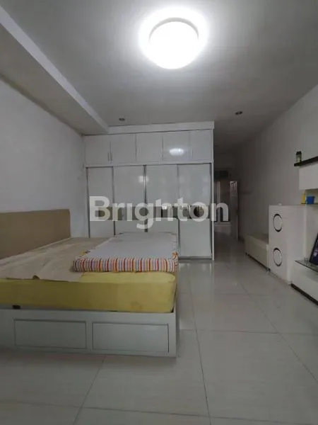image RUMAH FULL FURNISHED DI DARMO PERMAI SELATAN SURABAYA – 2,5 LANTAI, 3+1 KT, SIAP HUNI (3)