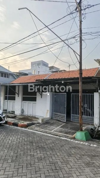 image RUMAH 2 LANTAI LT 200M² DEKAT UBAYA (1)