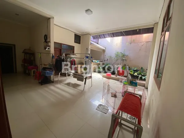image BUTUH UANG, PENAWARAN BERAPAPUN AKAN DI PERTIMBANGKAN, RUMAH SECOND SANGAT TERAWAT DI RAYA KUTISARI INDAH, DEKAT AHMAD YANI, DEKAT TOL WARU, ROW JALAN LEBAR (2)