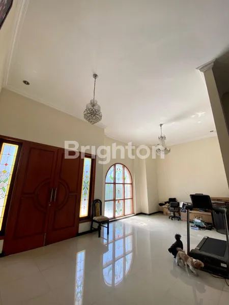 image BUTUH UANG, PENAWARAN BERAPAPUN AKAN DI PERTIMBANGKAN, RUMAH SECOND SANGAT TERAWAT DI RAYA KUTISARI INDAH, DEKAT AHMAD YANI, DEKAT TOL WARU, ROW JALAN LEBAR (6)