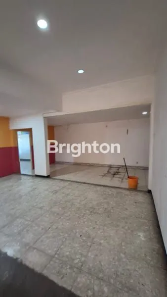 image RUMAH USAHA 3 LT DINGAGEL SANGAT COCOK UNTUK INVESTASI BISNIS KLINIK, PERBANKAN, KULINER DLL TERLETAK DINGAGEL JAYA DAERAH YANG RAMAI DAN STRATEGIS (4)