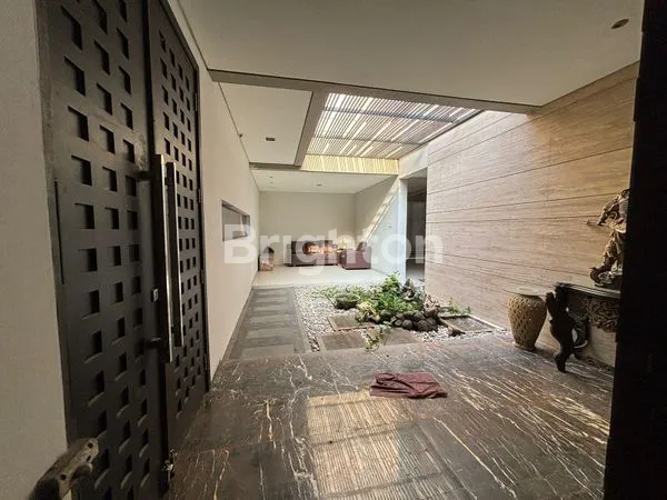 image RUMAH MEWAH 3 LANTAI DI RAYA CITRALAND JALAN UTAMA (8)