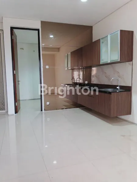 image RUMAH 2 LANTAI SIAP HUNI DI ROYAL PARK.  (6)