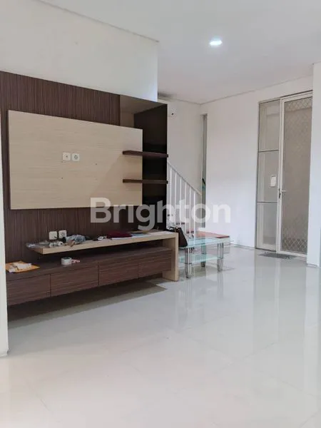 image RUMAH 2 LANTAI SIAP HUNI DI ROYAL PARK.  (2)